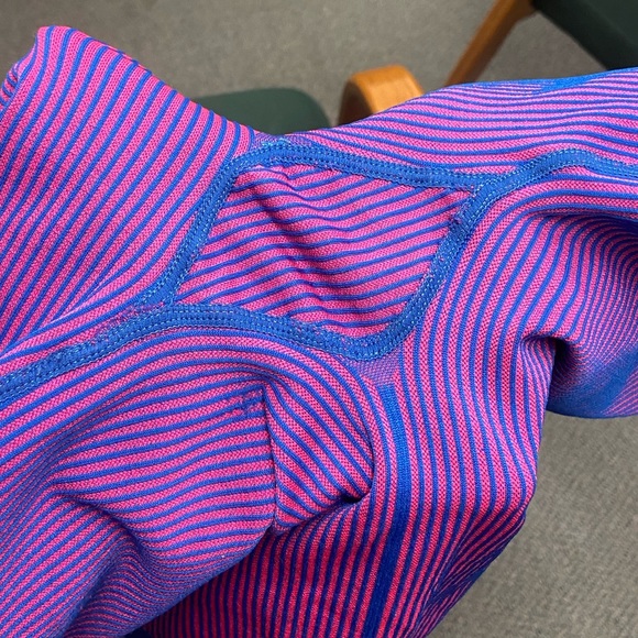 Fabletics Seamless Shorts - Picture 2 of 8